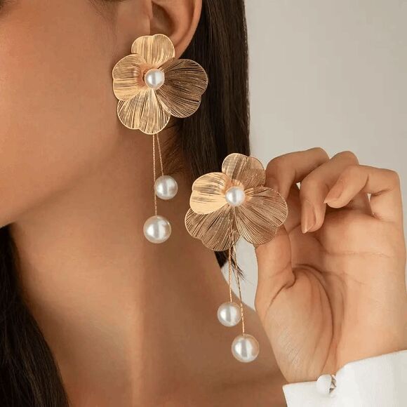 Boho Western Pearl Flower Dangle Earrings - Picture 1 of 5